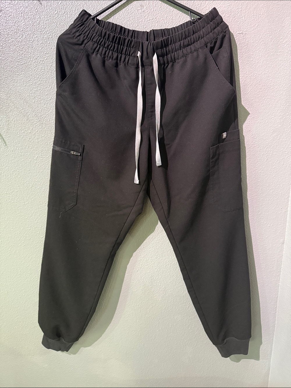Figs Black scrub joggers women’s size M. Excellent condition.